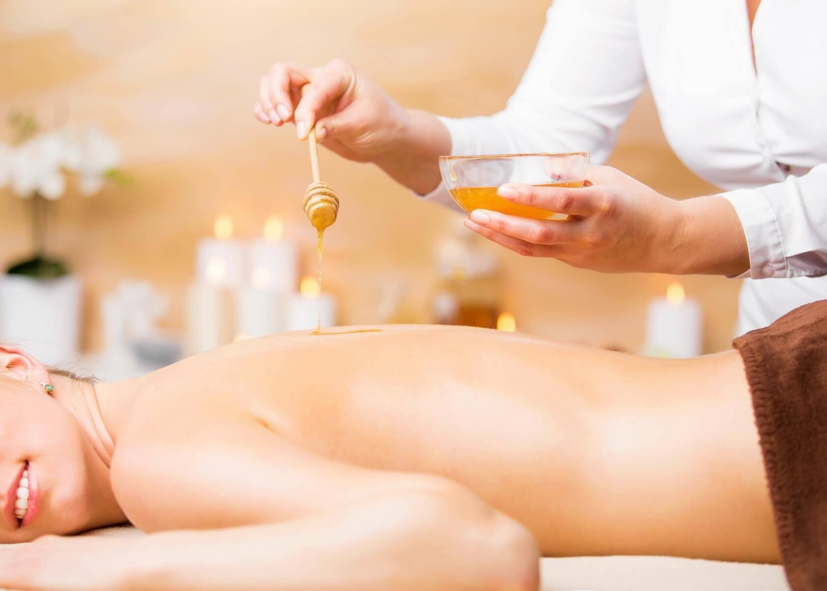 Медовый массаж антицеллюлитный: польза, противопоказания. эффект от массажа с медом