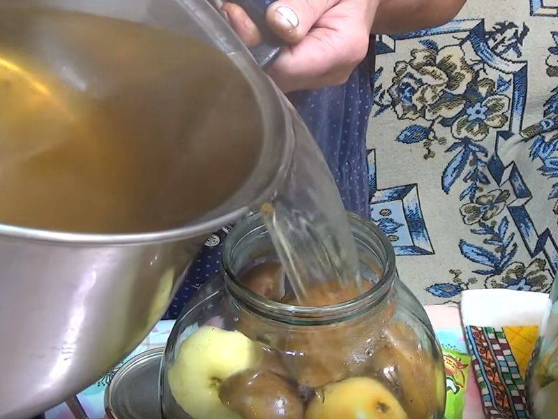 Как и сколько варить компот из яблок